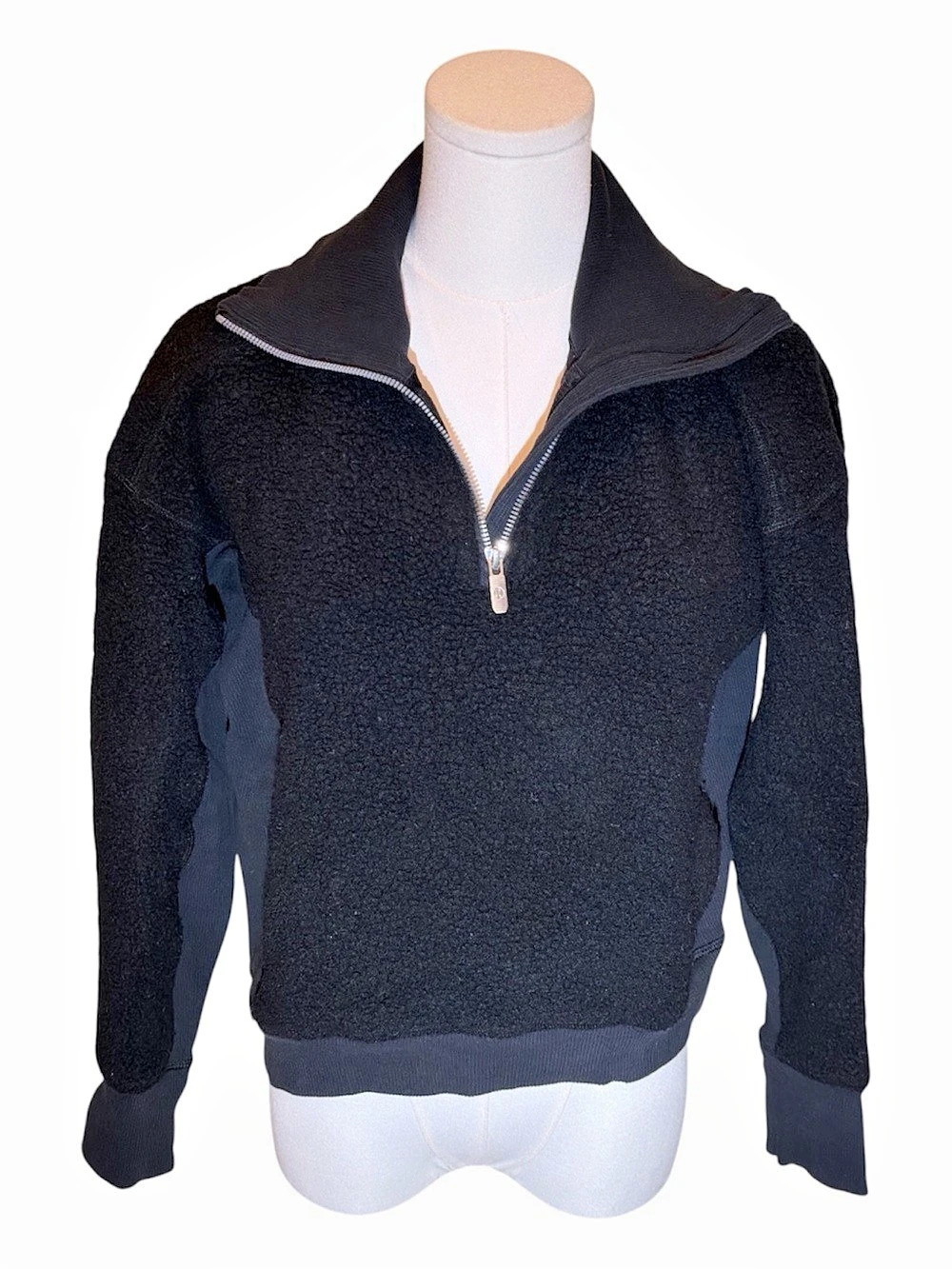 Lululemon Textured Sherpa Half-Zip in Black. Size 4